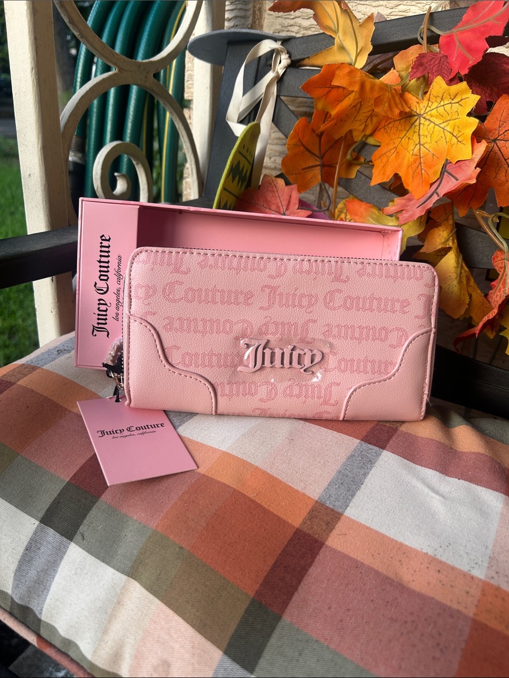 NWT Juicy Couture Pink Zip-Around Wallet